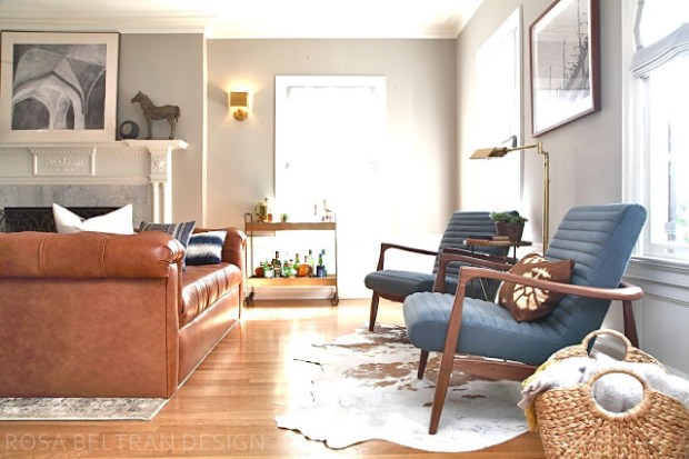 camel + navy living room by Rosa Beltran