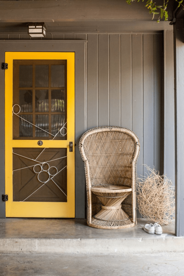 Chelsea Fullerton's back porch - the Everygirl