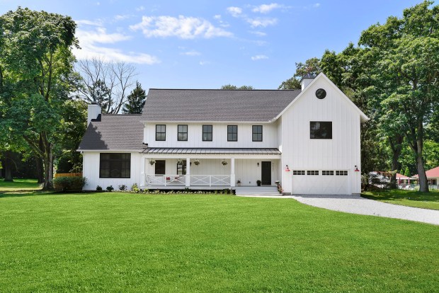 Modern Farmhouse by Linc Thelan